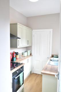 Free Parking- Sleeps 4 - 2 Bedrooms - Central - 4