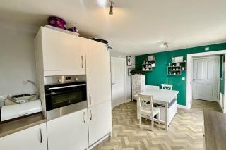 Sheffield Boutique 4-Bed Home - 6