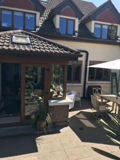 4 Bed House - Sleeps 8 - Pets - Parking - Wifi - 1