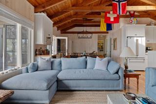 Gasthaus Fox by Juniper Holiday + Home - 1