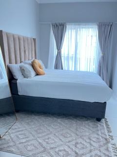 Charisia Prime 2-Bed-2 Bath Executive Stay - 8