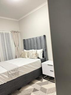 Charisia Prime 2-Bed-2 Bath Executive Stay - 1