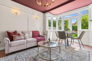 B13 0AU - 5 Double Beds 5 Bedrooms- Driveway fits 2 LWBS -Edgbaston Digbeth Solihull NEC BHX JLR M42 NR Central City Centre Excellent Location - By Samina, Arz Stays - 5