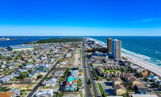 2 Side-by-Side Homes 8BR, 2 Private Pools, Sleeps 28, Walk to Beach - 8