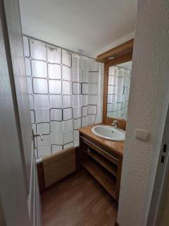 Appartement 4 pièces pour 6-8 personnes, 2 chambres, 1 cabine, 2 canapés-lit double dans le salon, au pied des pistes et piscine l'été, wifi fibre - 3