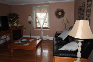 Private Cottage in Carnegie - Close to Downtown - Pet Friendly - 4