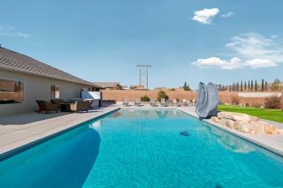 Spacious Home with Fire Pit, Hot Tub, Pool - Slide - 8