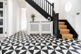 Spacious 4BR House w Parking in Milton Keynes - 8