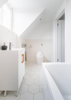 Spacious 4BR House w Parking in Milton Keynes - 6