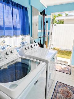 3BR St Pete Home Sleeps 6 Private Backyard 15 Min to Beach - 7