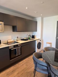 Cosy Modern Luxury City Centre Apartment with Gym & Spa - 1