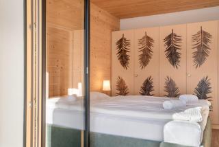 Stylish Alpine Hideaway with Panoramic Views - 9
