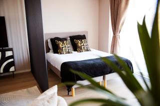 Golden Stay - 4