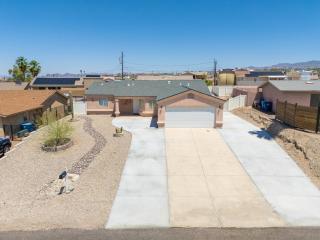 Havasu Oasis with BBQ, Boat Parking & Family Games - 3