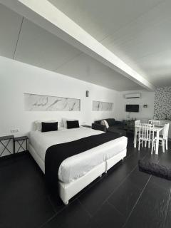 The Rock Guest House - 5