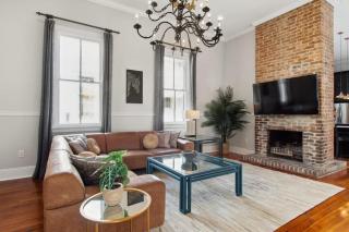 Opulent Expansive Unit Heated Pool and Spa - 6