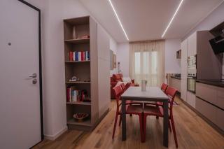 Casa Tatattoli, Metro - 6