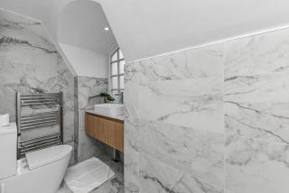 3 Bed 2 Bath in Edgeware Road! - 2