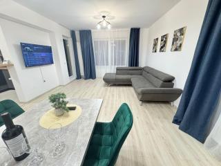 Luxury Glam Apartments Coresi Mall Area - Parking Option - 8