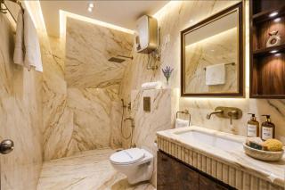 Crown Continental Suites - Luxury Collection Hotel Just Near Liberty Cinema And Sarai Rohilla Railway Station - 1