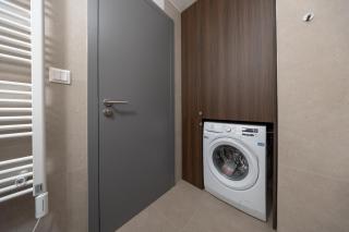 Skyline View Apartment, Metropolis, Parking & Balcony - 4