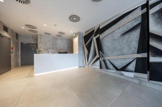 Skyline View Apartment, Metropolis, Parking & Balcony - 7