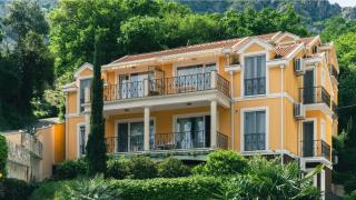 Private Terrace Living - Blue Flag Beach & Family Retreat near Kotor - 9
