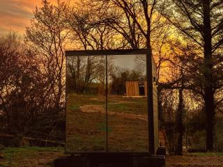 Luxury Mirrored Cabin with Hot Tub & Sauna - 5