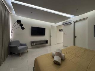 Comfy One Bedroom Near the Beach and 5th Ave - 1