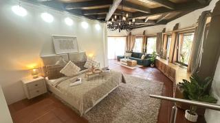 Familienfreundliche 10 min zu Fuß von Legoland entfernt,80 m2 stilvolle Ferienwohnung in einer Villa mit großen Garten, für den ersten Frühstück gefüllten Kühlschrank,Whirlpool, privaten Waldstück und wunderschöner Terrasse im Kötz, My Luxury Apartments - 0
