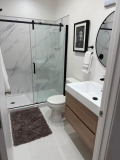 NoHo Urban Retreat Centrally Located - 5