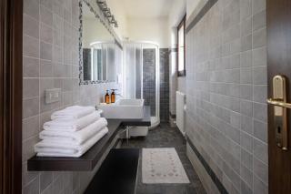 I Tre Fratelli Ad Arona 4BR, garden, jacuzzi, lake - 5