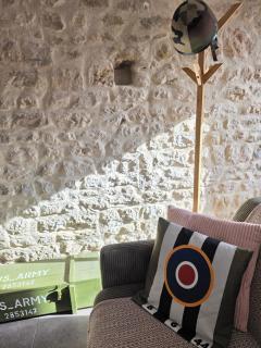 GITE A THEME D-DAY - situé à 15mn d'Omaha Beach - Animaux OK - Terrain clos - Aucuns voisins - WIFI - 8