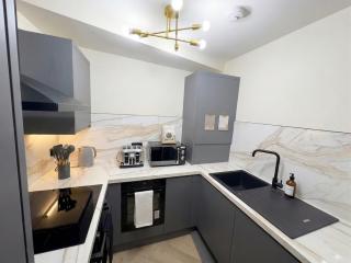 3BR, 5 Beds, Free Parking - Long Term Stay - 4