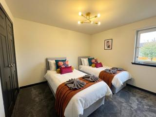 3BR, 5 Beds, Free Parking - Long Term Stay - 1