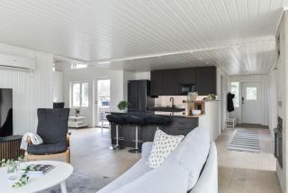 Newly Renovated Lakeview Home Near Eskilstuna - 5