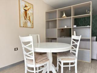 Alezzi Fancy by the Beach Pool and Spa - 9