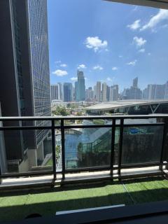 STAYLUXIA - GRAMERCY - Luxury Two Bedroom Junior Suite with 2 Balconies, FREE Amenities, Pool, Gym, Netflix - Housekeeping Available - 8