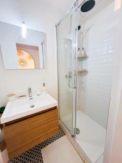 Studio rénové climatisé tout confort - Lit Queen size - emplacement idéal près des plages - Nice - 5