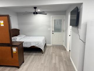 Retreat 1 Bedroom Studio! - 1
