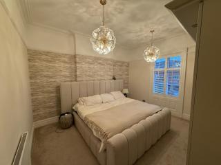 Stylish Home Near Birkdale Village & Golf Course - 8
