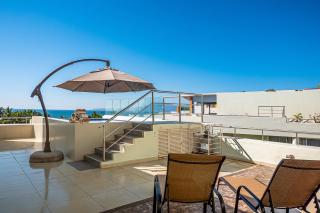 Luxurious retreat with a scenic terrace pool & modern kitchen - 0