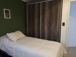 Vivienda con jardín y vista al lago - 9