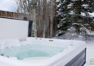Casa Pura Vida Hot Tub, Pool & Ping Pong Tables w Backyard & BBQ Come stay - 2