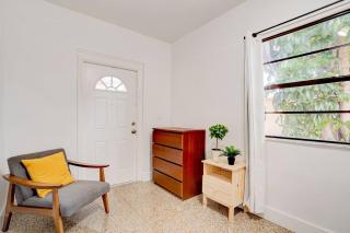 Spacious Cozy 3-bedroom Miami Apartment - 1
