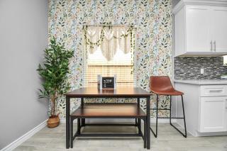 Urban Oasis Townhome near NRG Stadium - 9