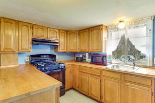 Near I-95 and Rhode Island Border! Pet-Friendly Home - 8