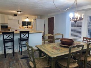 Tucked Away Newly Renovated 4 Bedroom 2 Bath Sleeps 12 - 5