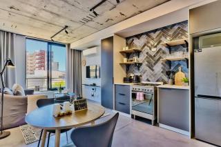 Seamless Comfort Modern Living in Seapoint - Cape Town - 7