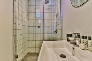 Seamless Comfort Modern Living in Seapoint - Cape Town - 1